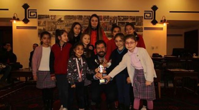 Sındırgı Kabuğunu Kırdı