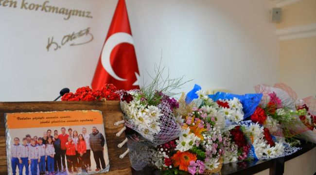 SPORCULAR'DAN BAŞKAN GÖNENÇ'E ÇİÇEK YAĞMURU