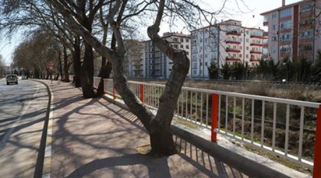 Tatlıçay Kenarındaki Korkulukların Montajı Tamamlandı