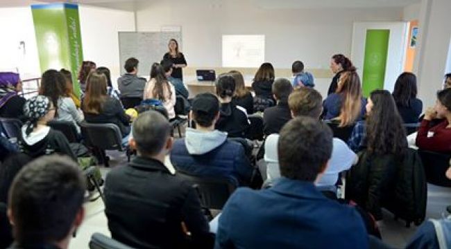 THU DERSİ BİN 700 ÖĞRENCİYE ULAŞTI