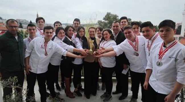 Urlalı genç aşçılar Türkiye üçüncüsü oldu