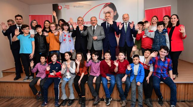 YARINI KODLAYANLAR PROJESİ"NİN TANITIMI YAPILDI