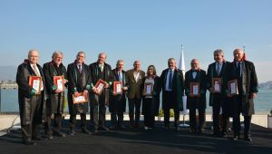 AVUKATLIK MESLEĞİNİN ÜSTADLARI PLAKETLERİNİ ALDI