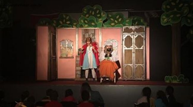 AYVALIK'TAKİ ÇOCUKLARA 'TİYATRO' HEDİYESİ