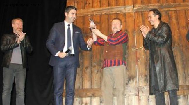 BARUT FIÇISI" ADLI TİYATRO OYUNU, KARTAL'DA YOĞUN İLGİ GÖRDÜ