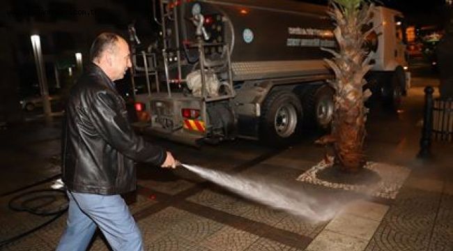                  Başkan Akın Temizlik İşleri Müdürlüğü ile Gece Mesaisinde 