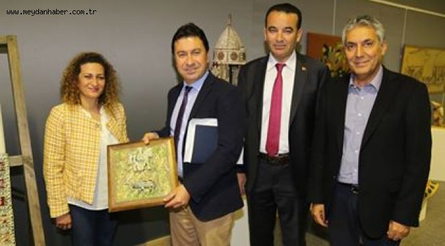 Başkan Aras Orta Asya'da Türklerin Sanat Yolculuğu sergisini gezdi