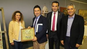 Başkan Aras Orta Asya'da Türklerin Sanat Yolculuğu sergisini gezdi