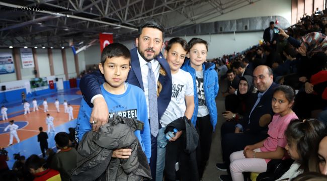 BAŞKAN ARI, 23 NİSAN ULUSAL EGEMENLİK VE ÇOCUK BAYRAMI TÖRENLERİNE KATILDI