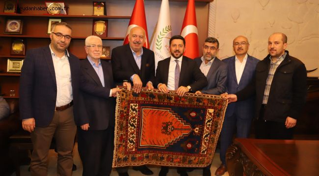 BAŞKAN ARI 'YA NEVŞEHİRLİLERİN TEBRİK ZİYARETLERİ DEVAM EDİYOR