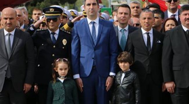 BAŞKAN GÖKHAN YÜKSEL, ATATÜRK ANITI'NA ÇELENK TAKDİMİNİ ÇOCUKLARLA YAPTI