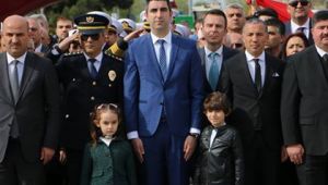 BAŞKAN GÖKHAN YÜKSEL, ATATÜRK ANITI'NA ÇELENK TAKDİMİNİ ÇOCUKLARLA YAPTI