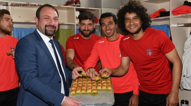 BAŞKAN GÜMRÜKÇÜ'DEN FUTBOLCULARA MORAL 