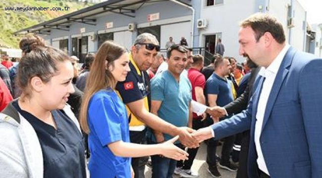 BAŞKAN GÜMRÜKÇÜ İŞÇİLERLE BİR ARAYA GELDİ 