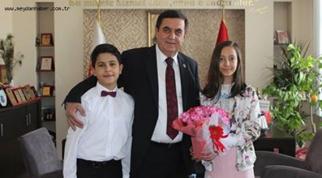 Başkan Gündoğan, Koltuğunu Çocuklara Bıraktı