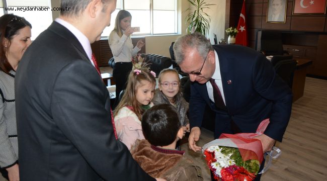 BAŞKAN HELVACIOĞLU MAKAM KOLTUĞUNU ÇOCUKLARA BIRAKTI