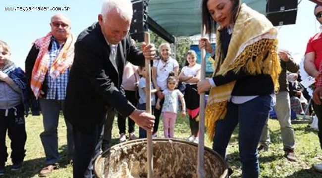 Başkan Sengel keşkek dövdü