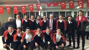 Başkan Yüksel Askere Gidecek Gençlere Hayırlı Teskereler Diledi