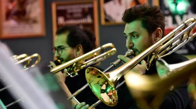 BAŞKENTLİLER, "ÖĞLE ARASI DİNLETİLERİ" İLE MÜZİĞE DOYUYOR…