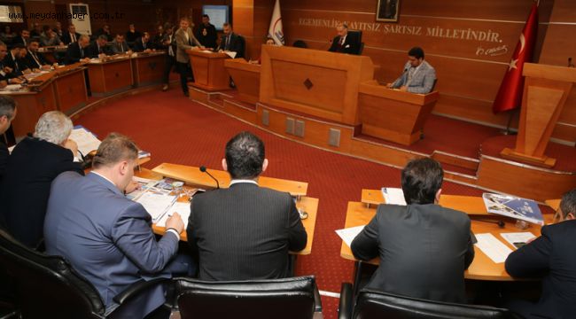 BAYRAMPAŞA BELEDİYESİ'NİN FAALİYET RAPORU MECLİSTE KABUL EDİLDİ