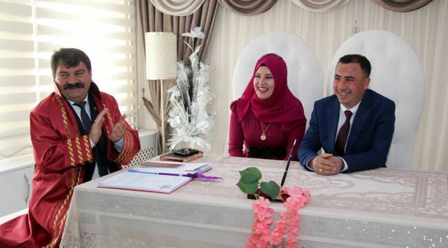 Belediye Başkanı Nihat Sarı İlk Nikahını Kıydı