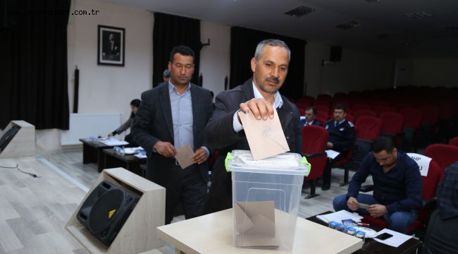 BELEDİYE MECLİSİNDE YENİ GÖREV DAĞILIMI YAPILDI