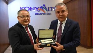 Böcek, Konyaaltı Belediyesi personeline veda etti