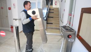 Bornova'da turnikeler de kaldırıldı  