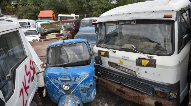 BÜYÜKŞEHİR HURDA ARAÇLARI TOPLUYOR…