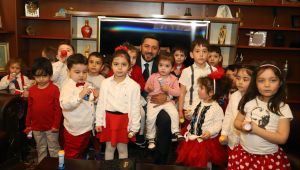 ÇOCUKLARDAN BAŞKAN ARI'YI MUTLU EDEN ZİYARET