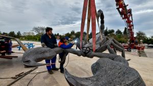 Dev akrep heykeli evinde