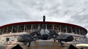 Dev akrep heykeli pazar günü açılıyor