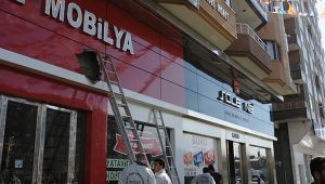 Diyarbakır Bağlar AK Parti ilçe başkanlığı binasına ateş açıldı.