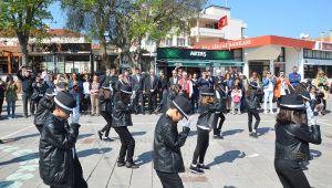 FOÇA'DA 'GELENEKSEL ÇOCUK OYUNLARI ŞENLİĞİ'