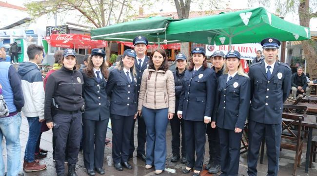 FOÇA'DA POLİSLER ŞEHİTLER İÇİN LOKMA DÖKTÜRDÜ