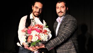  GENÇ SANATÇI OZAN TURHAL KARTAL'DA SAHNE ALDI