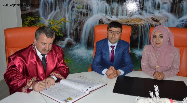 Havza Belediye Başkanı Sebahattin Özdemir görevi devraldıktan sonra ilk nikâhını kıydı.