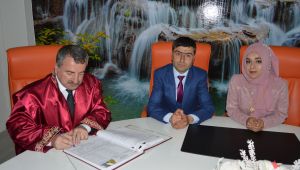 Havza Belediye Başkanı Sebahattin Özdemir görevi devraldıktan sonra ilk nikâhını kıydı.