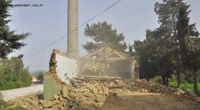 HEMİT MAHALLESİNDE YENİ CAMİ YAPIMI İÇİN ESKİ CAMİNİN YIKIMINA BAŞLANDI