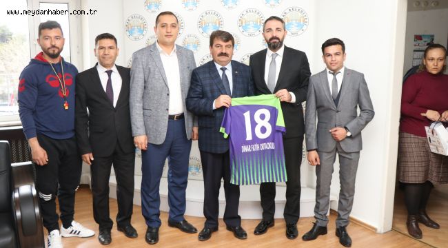 İl Şampiyonu Fatih Ortaokulundan Başkan Sarı'ya Ziyaret