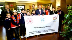 İZCİ GRUBUNDAN BAŞKAN ALTINOK'A SÜRPRİZ ZİYARET