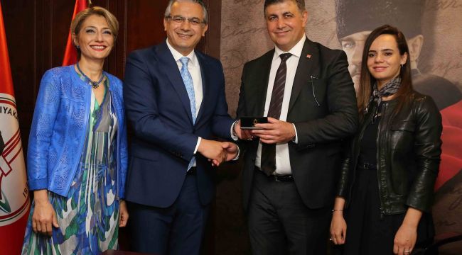 Karşıyaka'da Cemil Tugay dönemi başladı