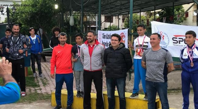  KINIK BELEDİYESPOR'DAN BOCCE PETANG ŞAMPİYONASINDA TÜRKİYE İKİNCİLİĞİ 