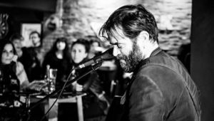 Kumbaracıbaşı, gitarıyla söze gelecek