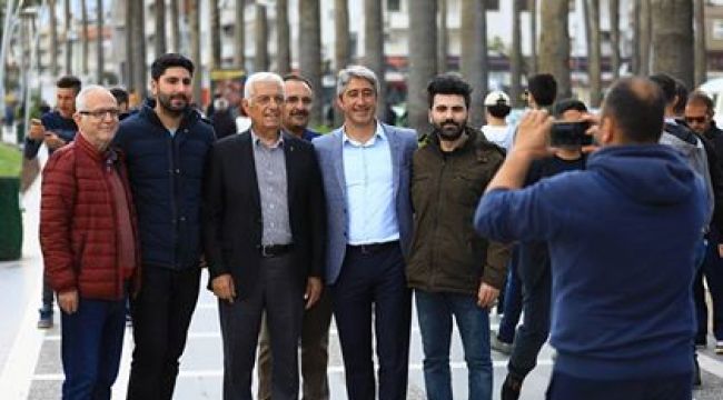 Marmaris Sokakları'nda İki Başkana Sevgi Seli 