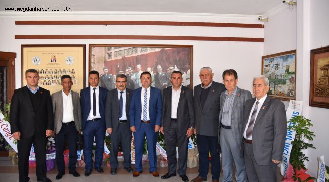 MUHTARLAR DERNEĞİNDEN BAŞKAN TOKAT'A ZİYARET