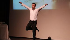 MUSTAFA BAŞGÜLŞEN GÖSTERİSİYLE İZLEYENLERİNİ  GÖZ YAŞLARINA BOĞDU 