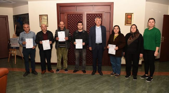 'ÖLÜ MAHMUT ÖLDÜ' TAPULAR DAĞITILIYOR