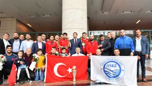 RIZA KAYAALP'TEN TARİHİ ZAFER…