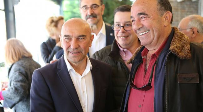 Tunç Soyer Bostanlı'daki En Yüksek Oy Aldığı Sandık Bölgesini Ziyaret Etti